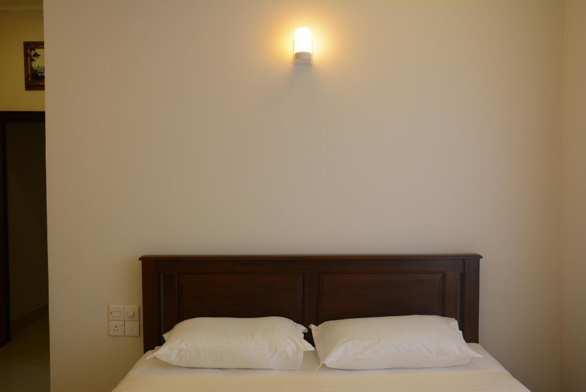 First House Mihintale Hotel Bagian luar foto
