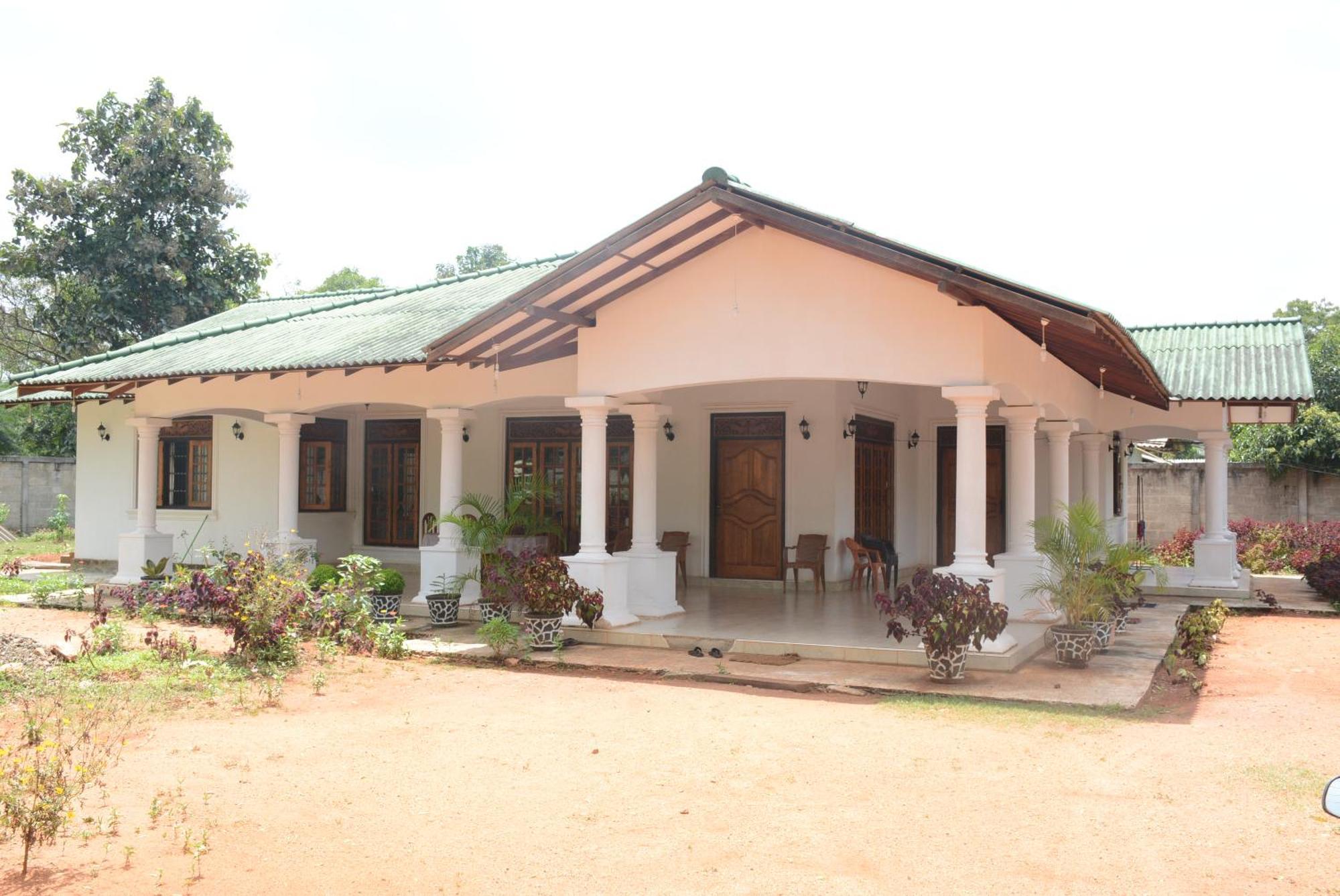 First House Mihintale Hotel Bagian luar foto