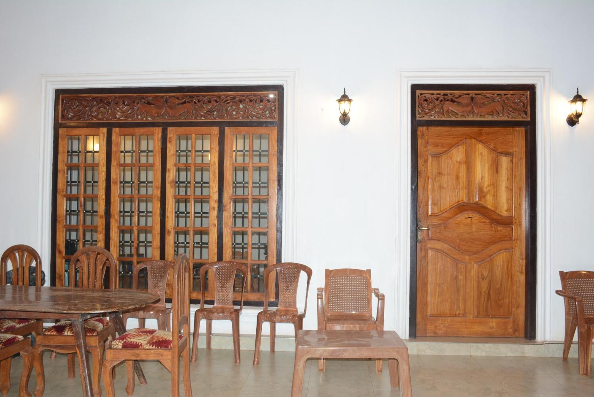 First House Mihintale Hotel Bagian luar foto