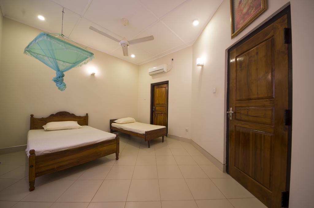 First House Mihintale Hotel Bagian luar foto